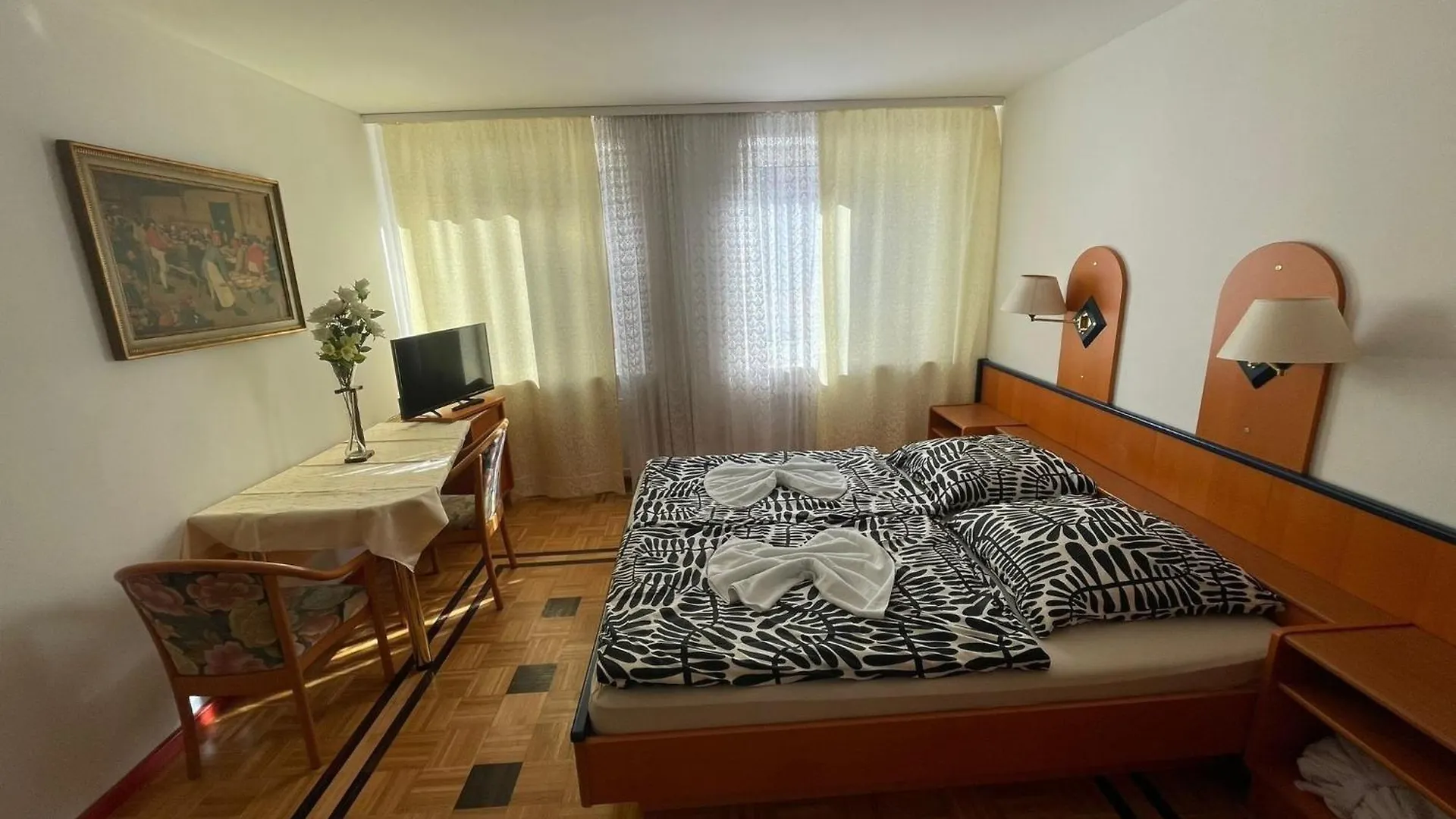 Pension Doppelbett Zimmer 22 contacts
