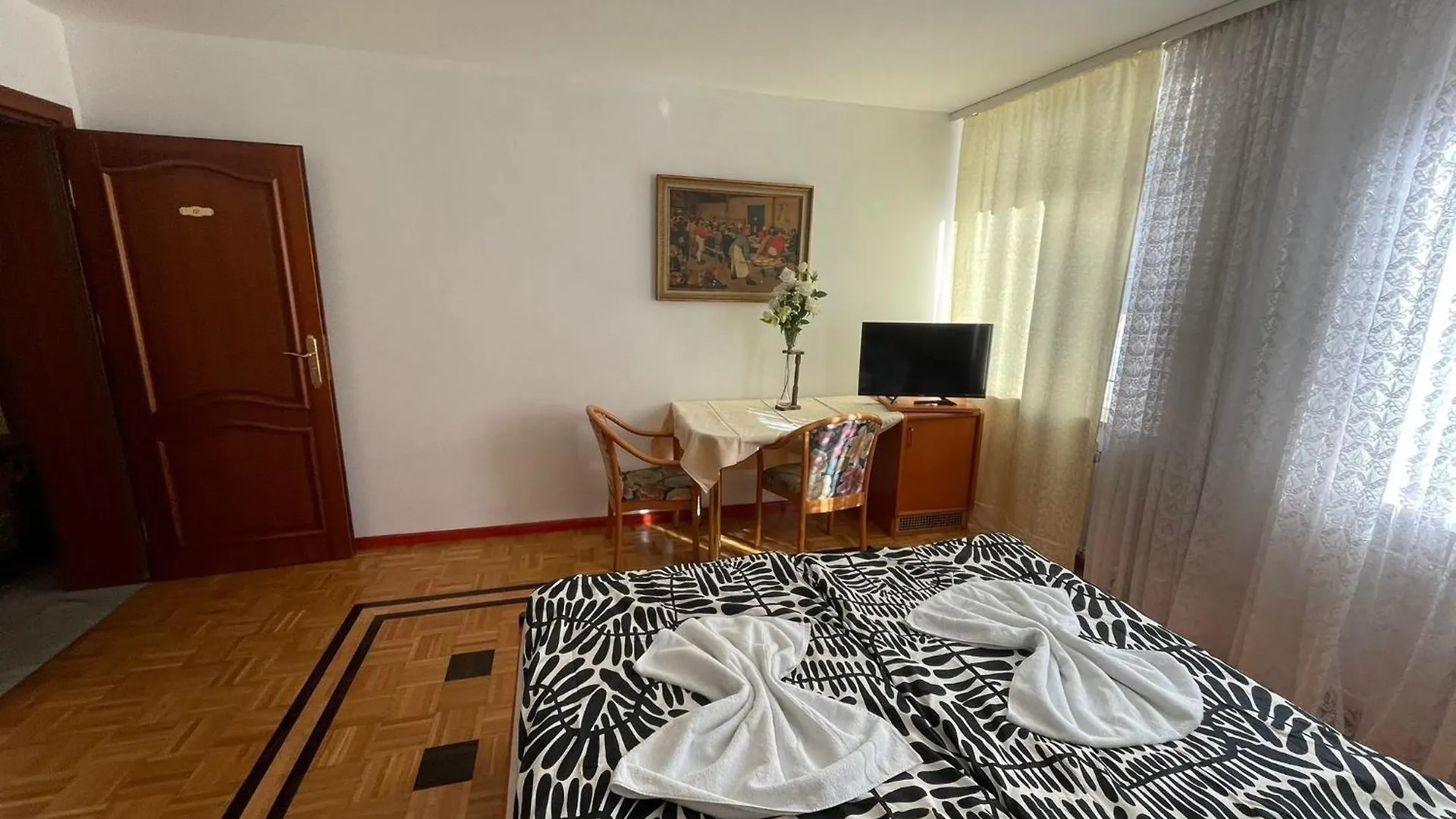 Apartment Pension Doppelbett Zimmer 22 Nuremberg