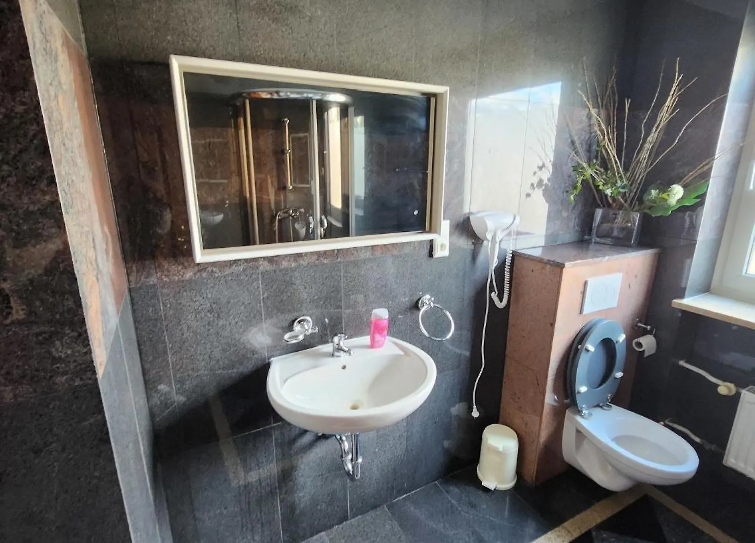 Pension Doppelbett Zimmer 22 Nuremberg