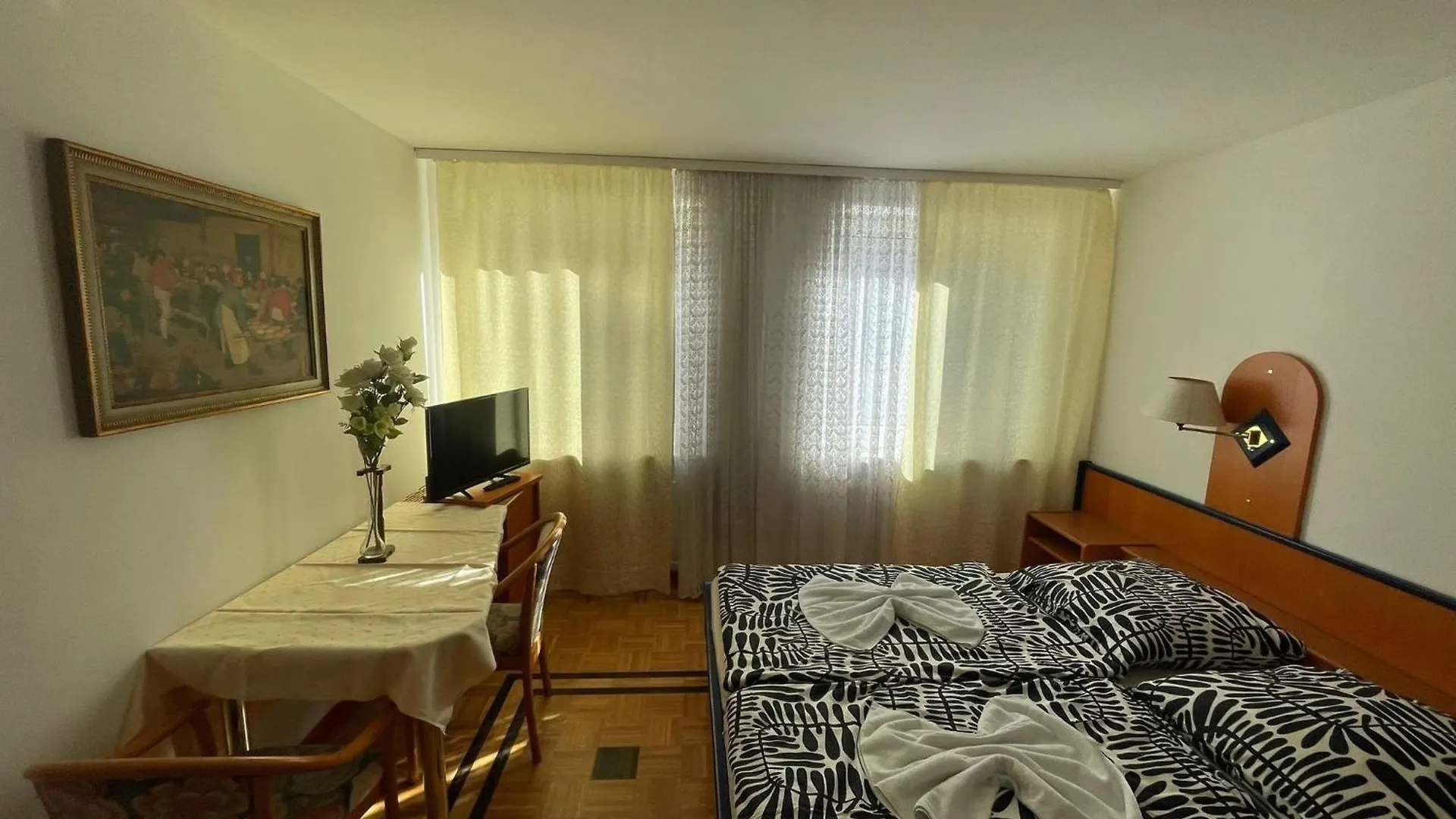 Apartment Pension Doppelbett Zimmer 22 Nuremberg Germany